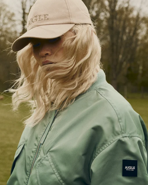 Mannequin en bombers vert et casquette Aigle