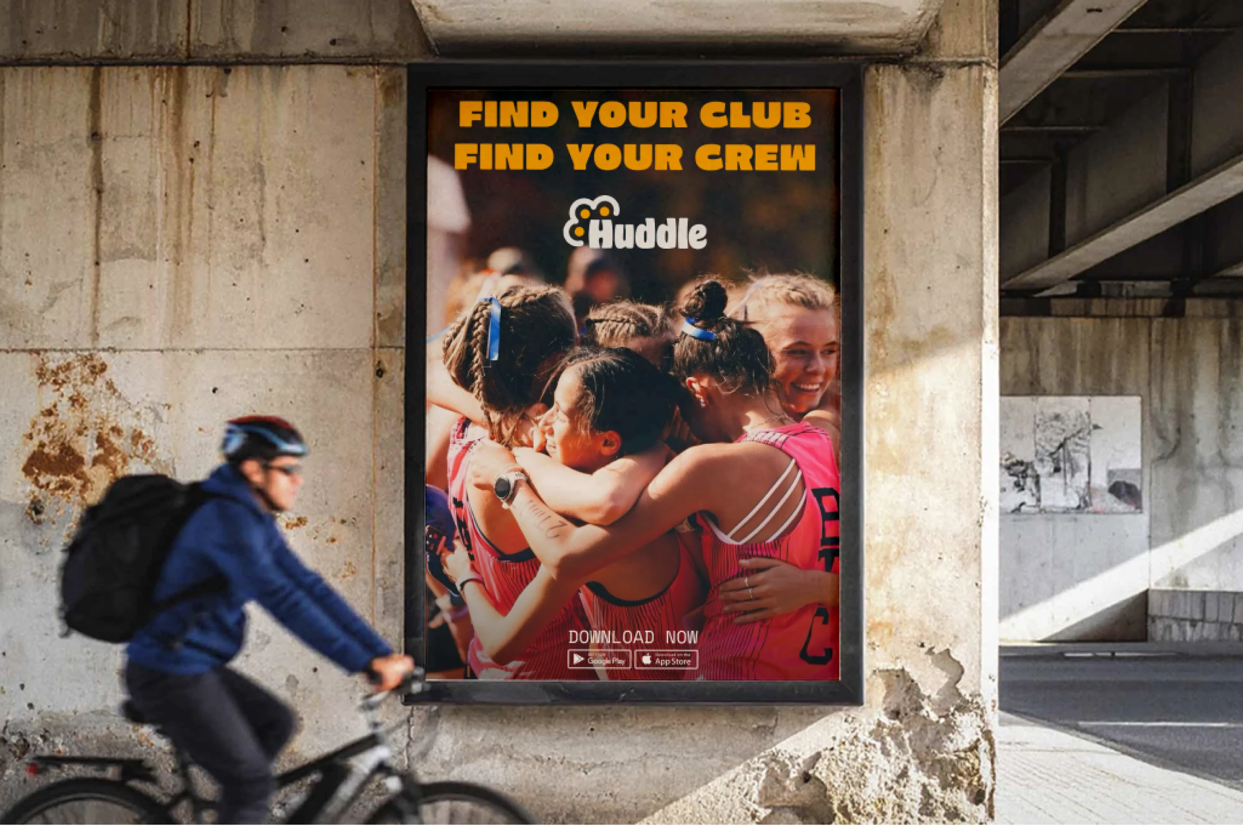 Affiche Huddle « Find your club, find your crew » en extérieur
